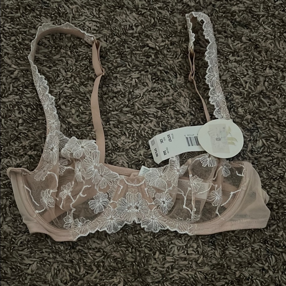 Wacoal Floral Lace Bra in Cream and Tan